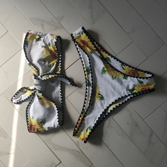 🌟 HOST PICK 🌟 Sunflower Print Bikini